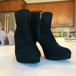 Black heel boots